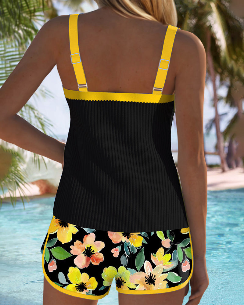 Valeria - Elegant tankini med blommiga shorts