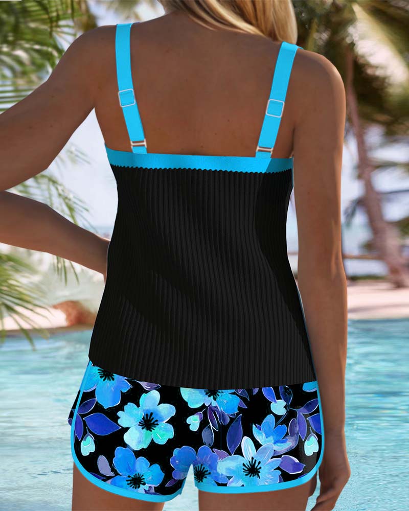 Valeria - Elegant tankini med blommiga shorts