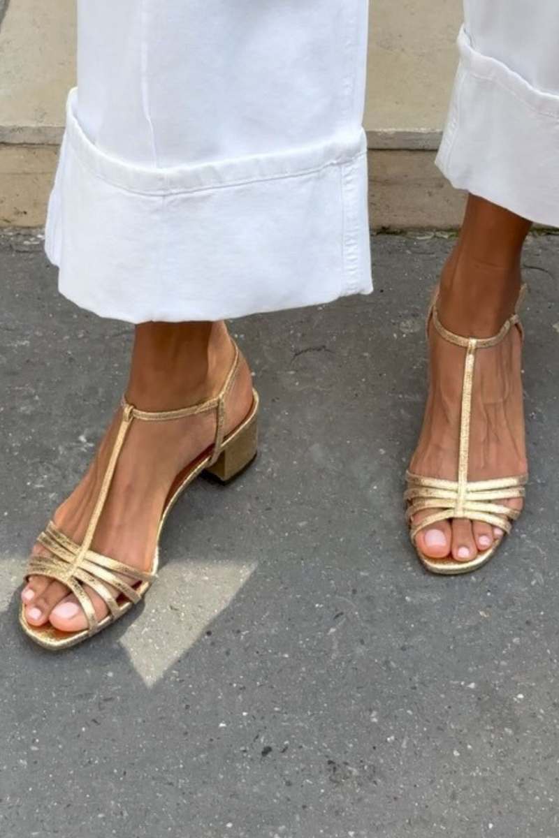 Metallfärgade sandaler med klack