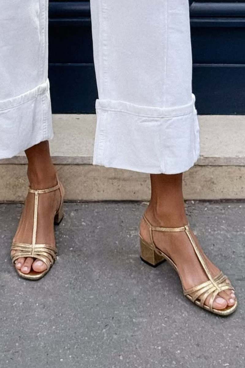 Metallfärgade sandaler med klack