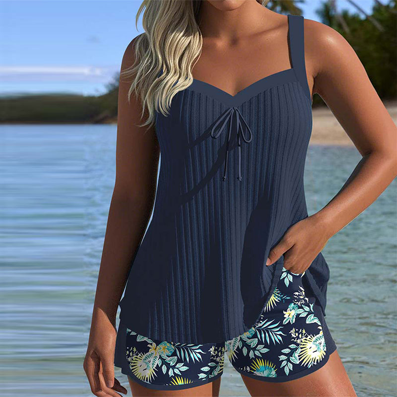 Carla - Randig baddräkt med strandshorts