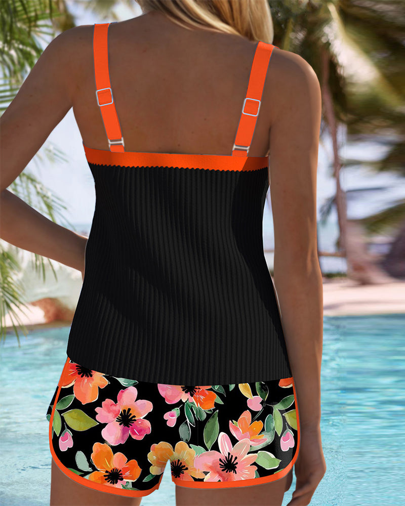 Valeria - Elegant tankini med blommiga shorts
