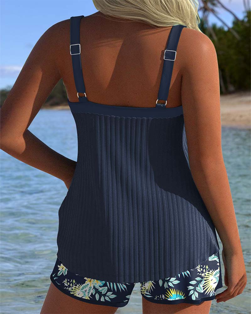 Carla - Randig baddräkt med strandshorts